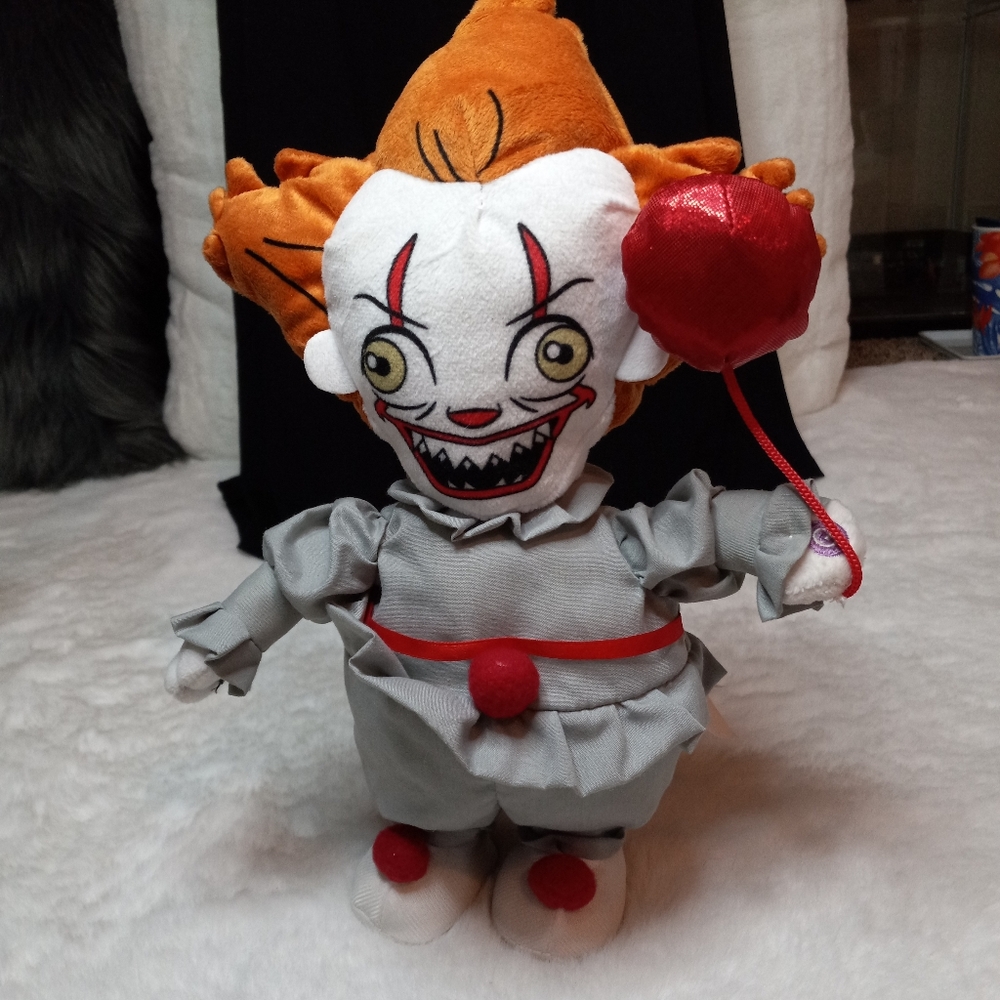 Gemmy Happy Shufflers Halloween Animated Pennywise IT Plush